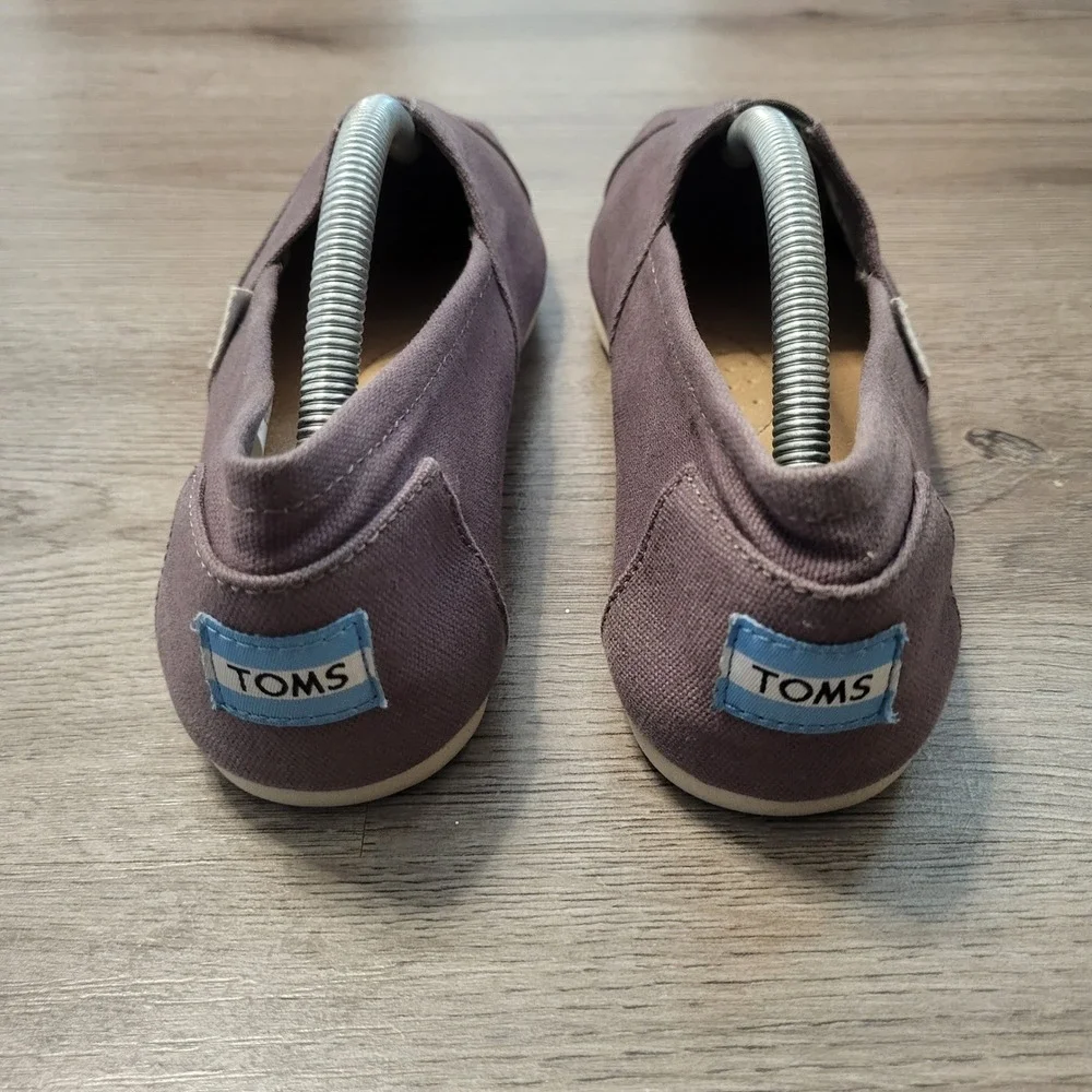 TOMS Womens Classic Alpargata Gray Canvas Slip On Flats Shoes Animal Print 8